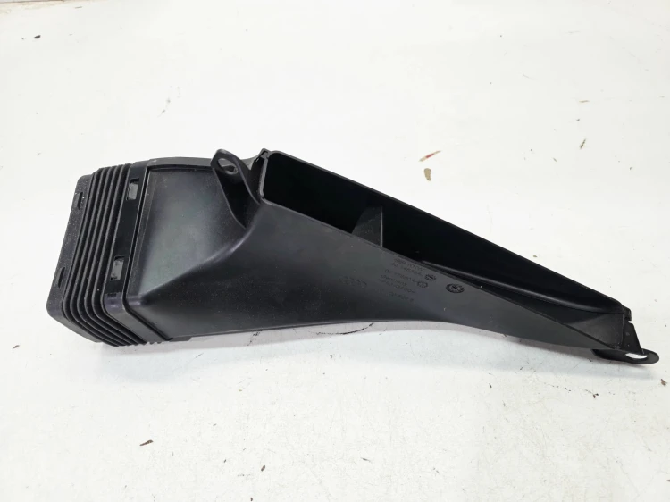 WLOT DOLOT POWIETRZA Z PASA PRZEDNIEGO AUDI A6 C8 4K0129520B