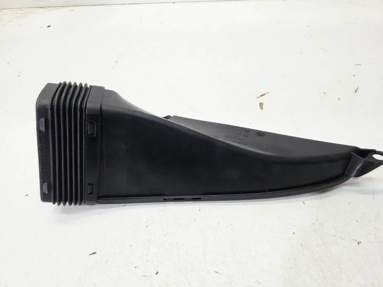 WLOT DOLOT POWIETRZA Z PASA PRZEDNIEGO AUDI A6 C8 4K0129520B