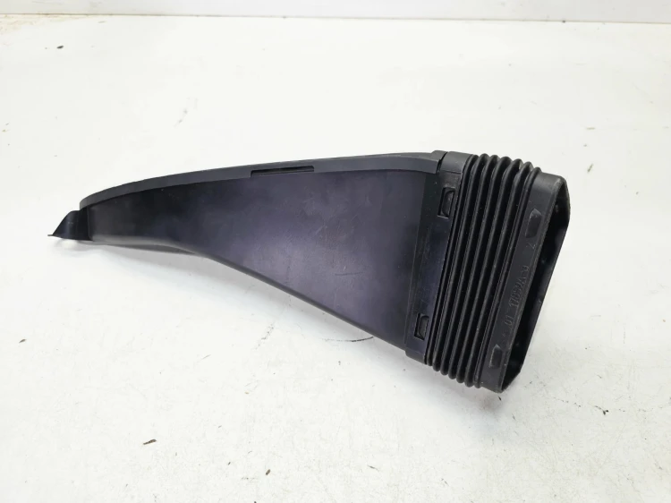 WLOT DOLOT POWIETRZA Z PASA PRZEDNIEGO AUDI A6 C8 4K0129520B