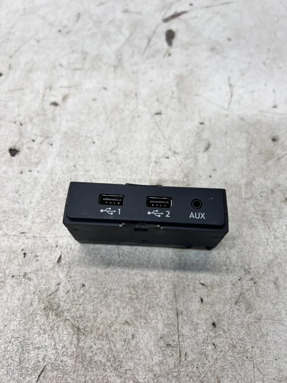 GNIAZDO PORT USB AUX AUDI Q7 4M 4M0035736A