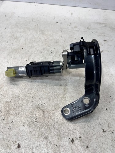 ZAWIAS SILNIKCZEK KLAPY TYŁ LEWY AUDI Q7 4M 4M0827299C 4M0827851A