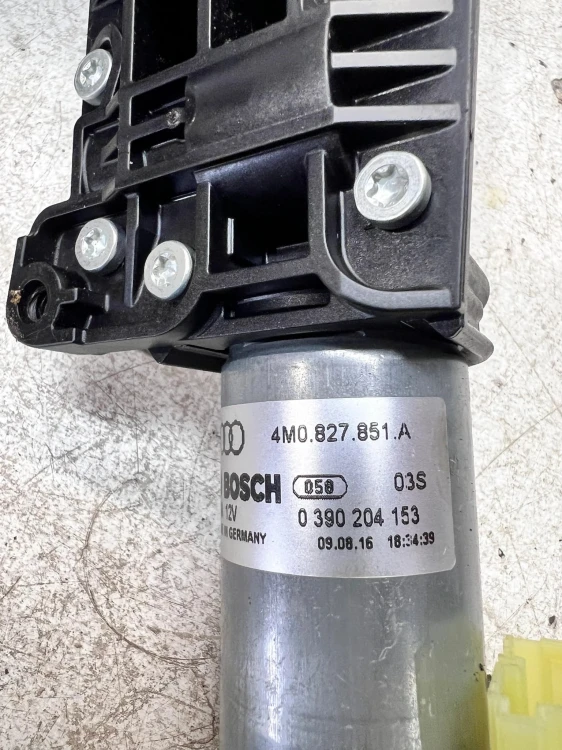 ZAWIAS SILNIKCZEK KLAPY TYŁ LEWY AUDI Q7 4M 4M0827299C 4M0827851A