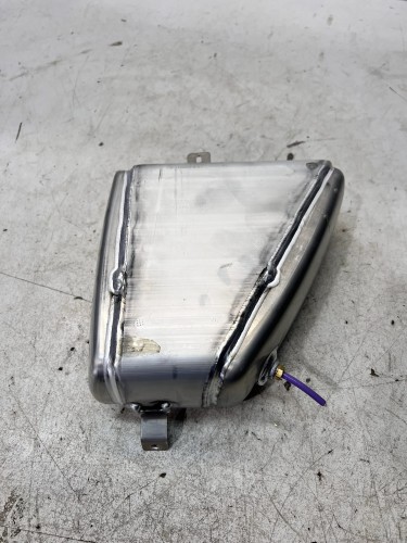 ZBIORNIK POWIETRZA ZAWIESZENIA PNEUMATYCZNEGO PRAWY AUDI Q7 4M 4M0616204E