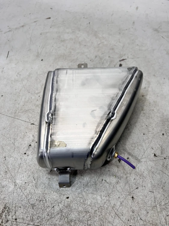 ZBIORNIK POWIETRZA ZAWIESZENIA PNEUMATYCZNEGO PRAWY AUDI Q7 4M 4M0616204E