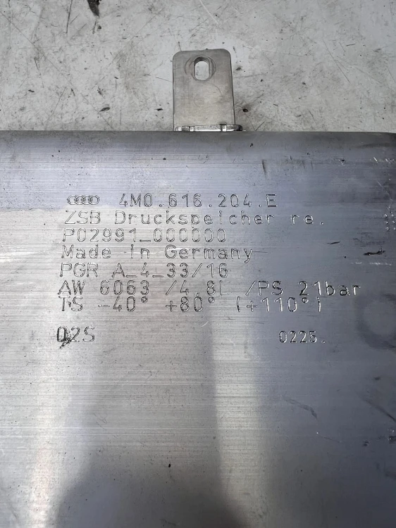 ZBIORNIK POWIETRZA ZAWIESZENIA PNEUMATYCZNEGO PRAWY AUDI Q7 4M 4M0616204E