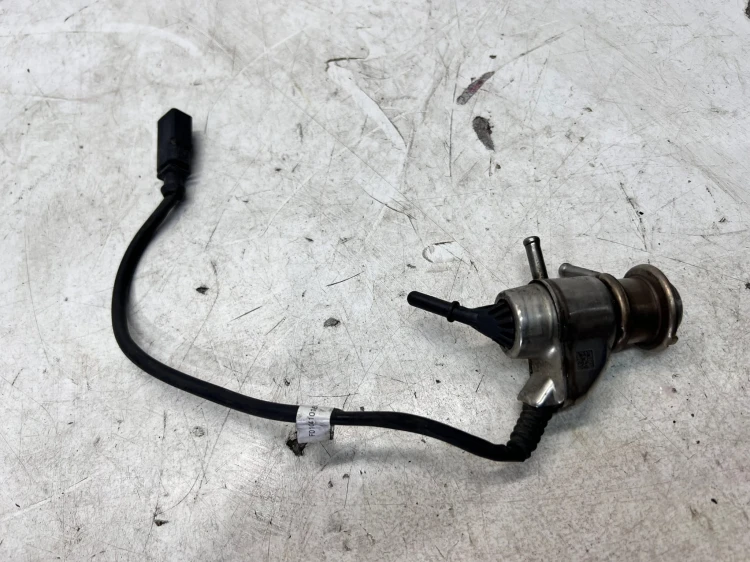 WTRYSKIWACZ WTRYSK PŁYNU ŚRODKA REDUKUJĄCEGO AUDI A4 A6 A7 Q5 4G0131113E
