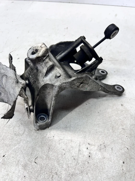 MOCOWANIE ŁAPA SILNIKA PRAWA AUDI A6 C8 3.0 TDI 4M0199308BM