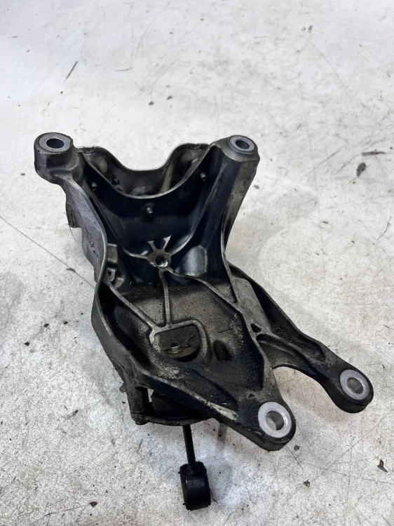 MOCOWANIE ŁAPA SILNIKA PRAWA AUDI A6 C8 3.0 TDI 4M0199308BM
