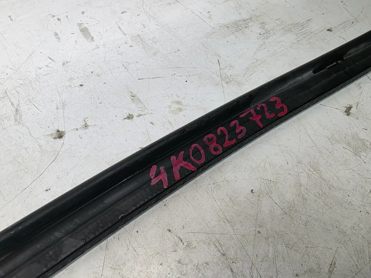 USZCZELKA KOMORY SILNIKA AUDI A6 C8 4K0823723