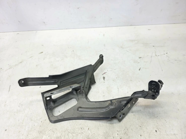 WSPORNIK MOCOWANIE BŁOTNIKA LEWY PRZÓD AUDI A6 C8 4K0821131
