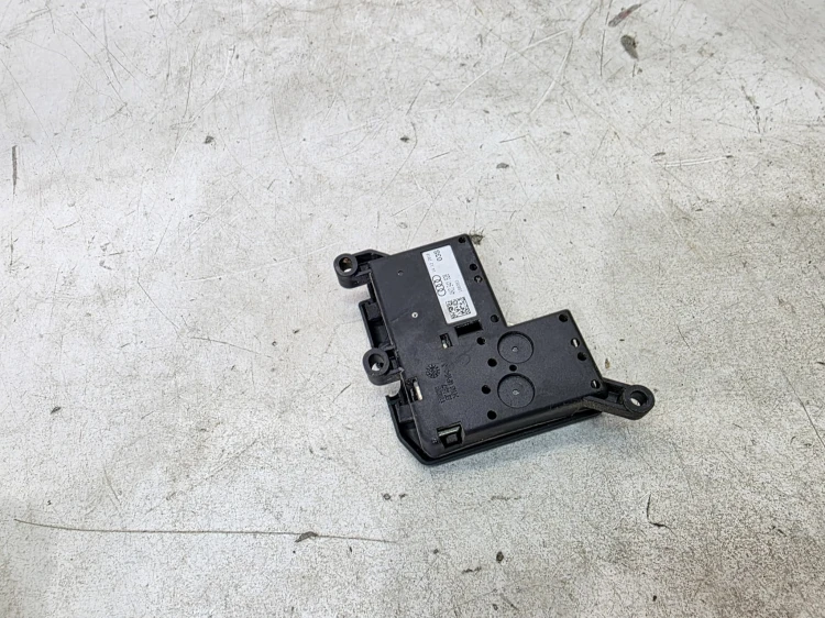 ROZDZIELACZ PRĄDU KLEMA AUDI A6 C8 4K0941828