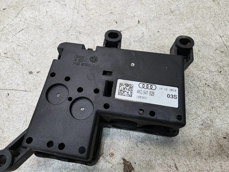 ROZDZIELACZ PRĄDU KLEMA AUDI A6 C8 4K0941828