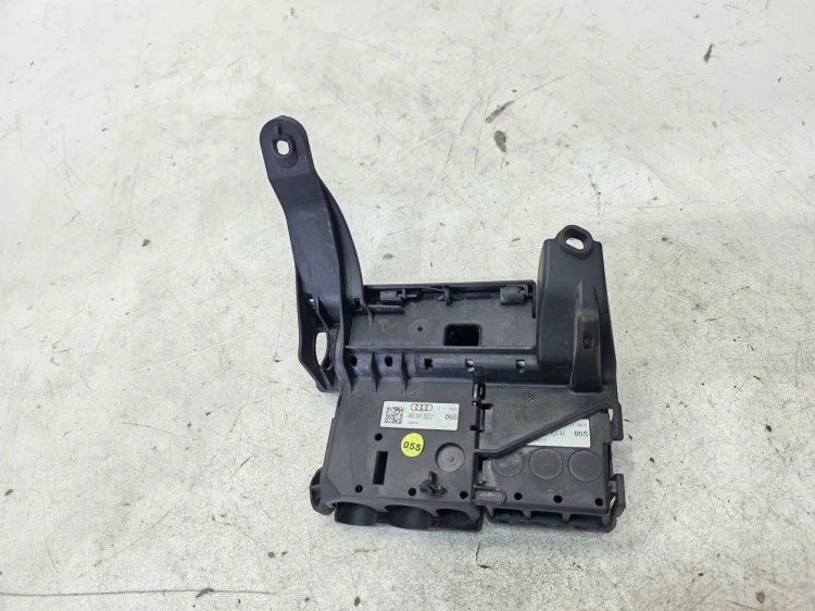 ROZDZIELACZ PRĄDU KLEMA + PLUSOWA AUDI A6 C8 4K0941823J 8W0941824AK