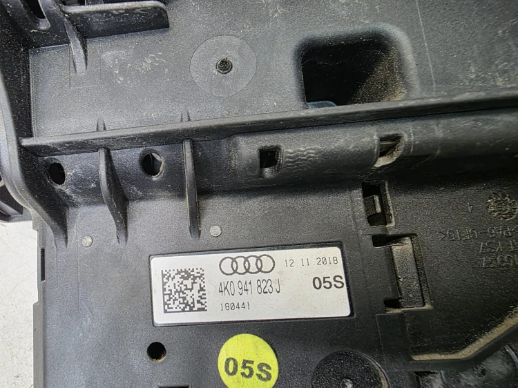 ROZDZIELACZ PRĄDU KLEMA + PLUSOWA AUDI A6 C8 4K0941823J 8W0941824AK