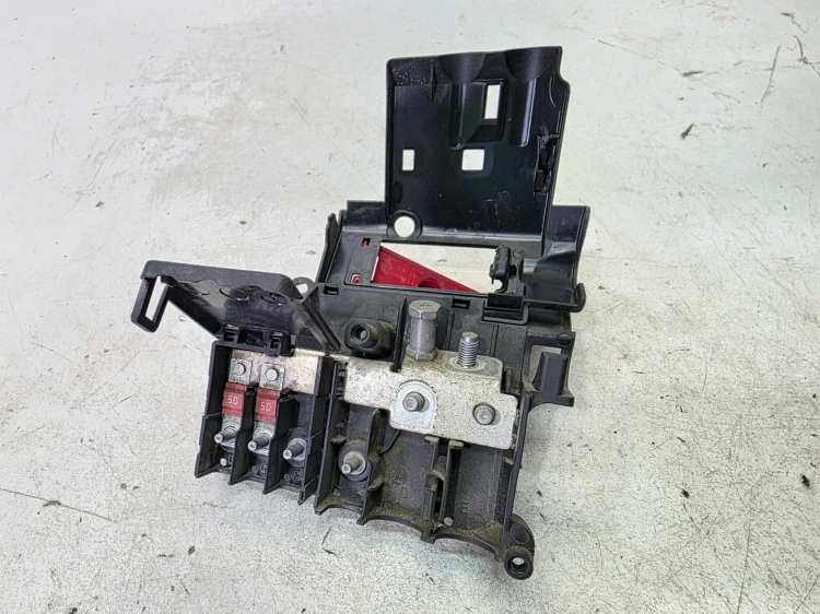 ROZDZIELACZ PRĄDU KLEMA + PLUSOWA AUDI A6 C8 4K0941823J 8W0941824AK