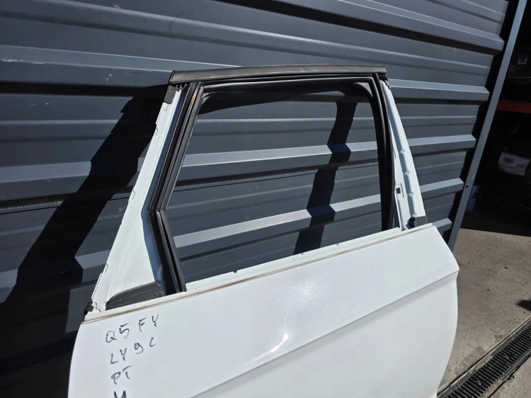 DRZWI PRAWY TYŁ AUDI Q5 FY 80A LY9C
