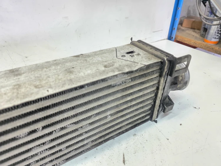 CHŁODNICA POWIETRZA INTERCOOLER AUDI A6 C8 A4 B9 A5 3.0 TDI 8W015805AB