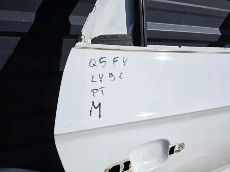 DRZWI PRAWY TYŁ AUDI Q5 FY 80A LY9C