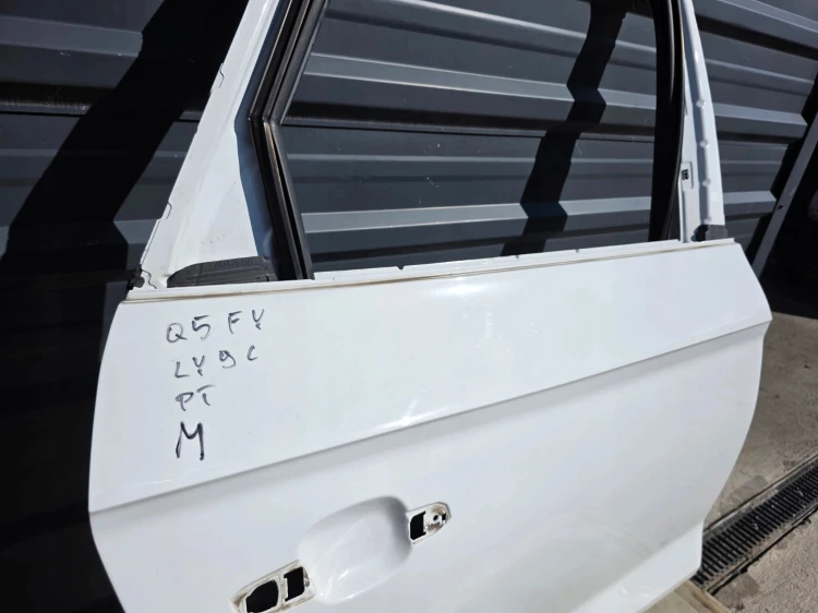 DRZWI PRAWY TYŁ AUDI Q5 FY 80A LY9C