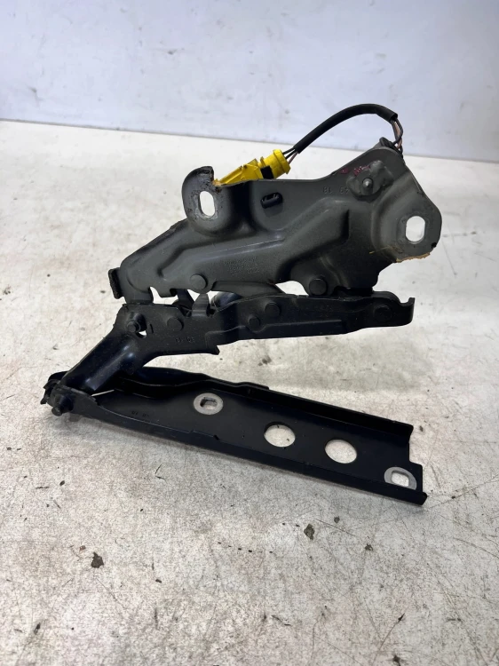 NAKŁADKA OSŁONA ZAWIASU MASKI LEWA AUDI A6 C8 4K0823301A 4K0823823A
