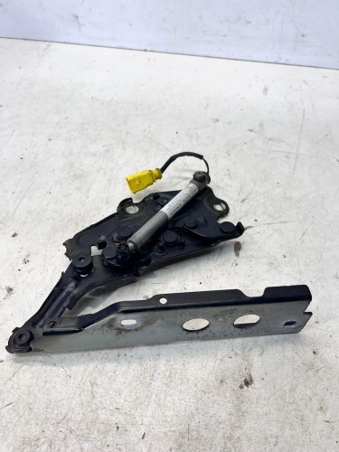 NAKŁADKA OSŁONA ZAWIASU MASKI PRAWA AUDI A6 C8 4K0823302A 4K0823823A