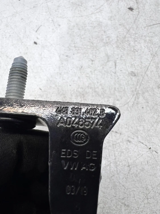 ZAWIAS DRZWI PRAWY PRZÓD DOLNY AUDI A6 C8 4K8831402B
