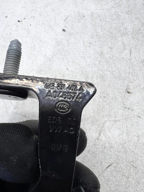 ZAWIAS DRZWI PRAWY PRZÓD GÓRNY AUDI A6 C8 4K8831402A