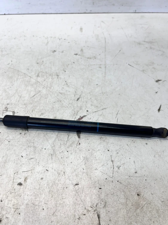SIŁOWNIK TELESKOP KLAPY BAGAŻNIKA TYŁ AUDI A6 C8 4K9827552B