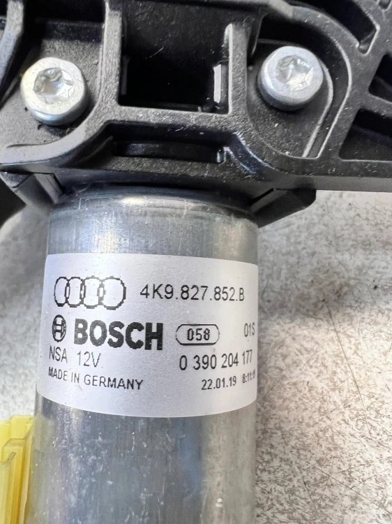 ZAWIAS SILNIKCZEK KLAPY TYŁ PRAWY AUDI A6 C8 4K9827852B 4K9827300A