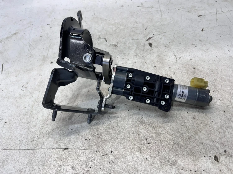 ZAWIAS SILNIKCZEK KLAPY TYŁ LEWY AUDI A6 C8 4K9827851B 4K9827299A