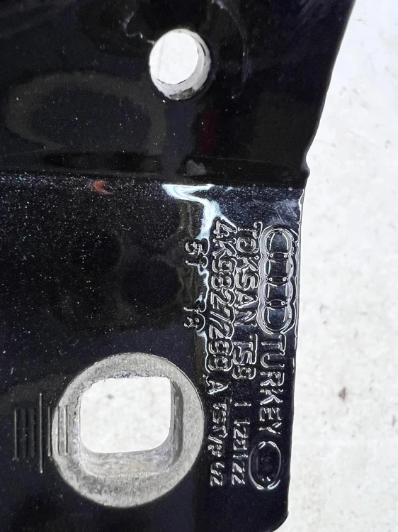 ZAWIAS SILNIKCZEK KLAPY TYŁ LEWY AUDI A6 C8 4K9827851B 4K9827299A