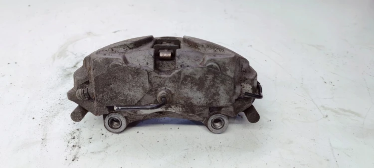 ZACISK HAMULCOWY PRAWY PRZÓD AUDI A4 A5 8W06CC 972