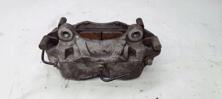 ZACISK HAMULCOWY PRAWY PRZÓD AUDI A4 A5 8W06CC 972