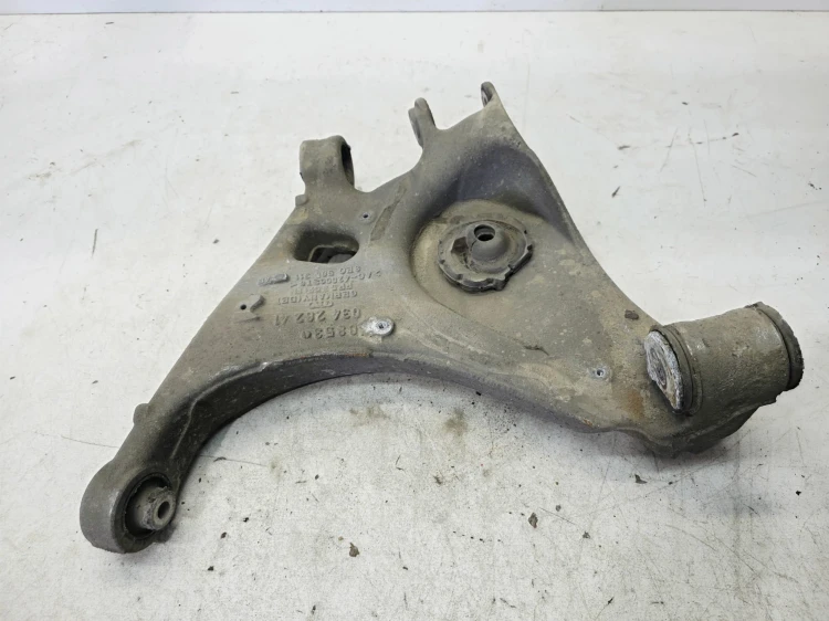 WAHACZ ALUMINIOWY LEWY TYŁ A4 B6 B7 8E0505311AE