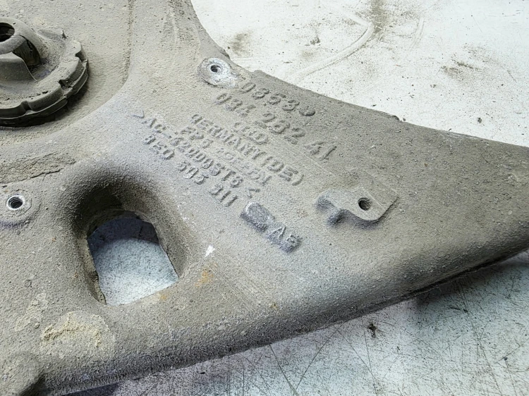 WAHACZ ALUMINIOWY LEWY TYŁ A4 B6 B7 8E0505311AE