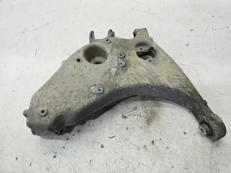 WAHACZ ALUMINIOWY LEWY TYŁ A4 B6 B7 8E0505311AE