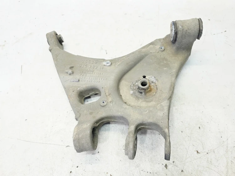 WAHACZ ALUMINIOWY PRAWY TYŁ A4 B6 B7 8E0505312AE
