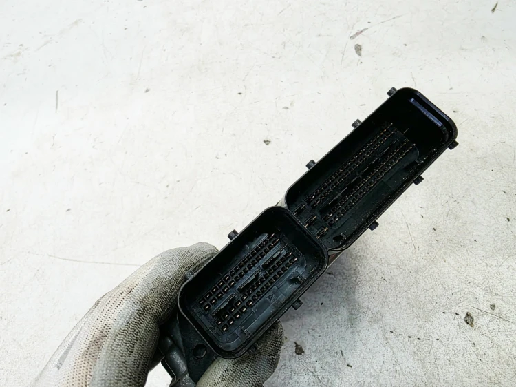 KOMPUTER STEROWNIK SILNIKA AUDI A4 B7 3.0 TDI 8E0907401AJ 8E0910401K
