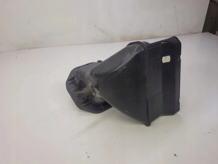 OBUDOWA FILTRA POWIETRZA WLOT AUDI Q7 7L0819049