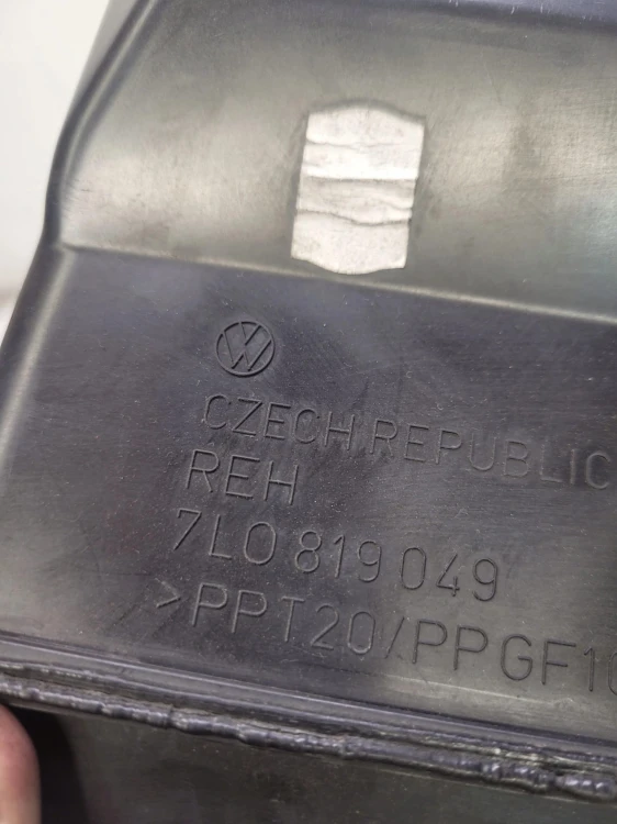 OBUDOWA FILTRA POWIETRZA WLOT AUDI Q7 7L0819049
