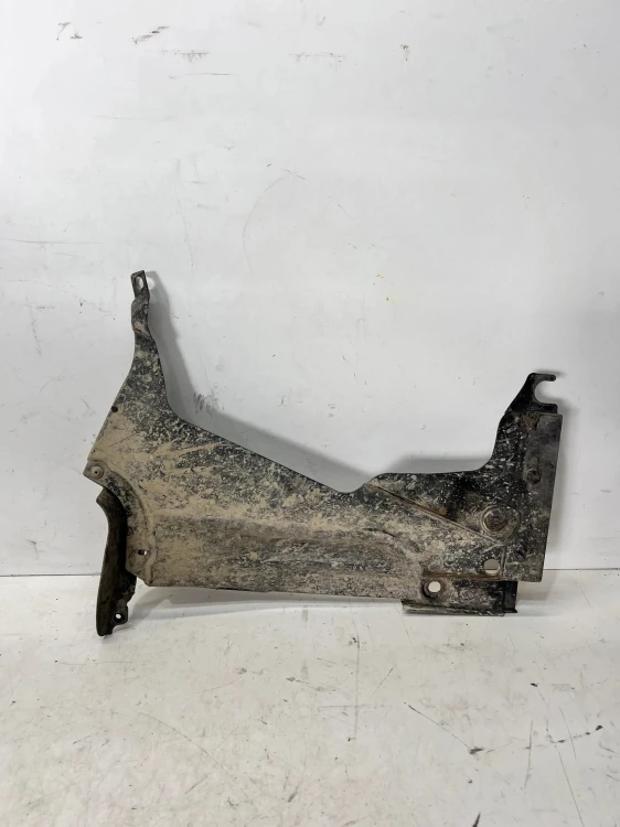 OSŁONA PODWOZIA LEWY TYŁ AUDI A4 B6 B7 8E0825215AN 105/26