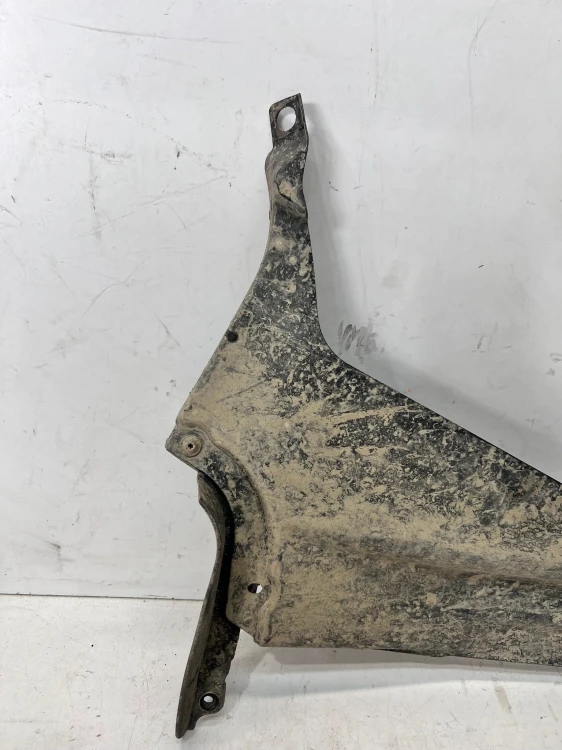 OSŁONA PODWOZIA LEWY TYŁ AUDI A4 B6 B7 8E0825215AN 105/26
