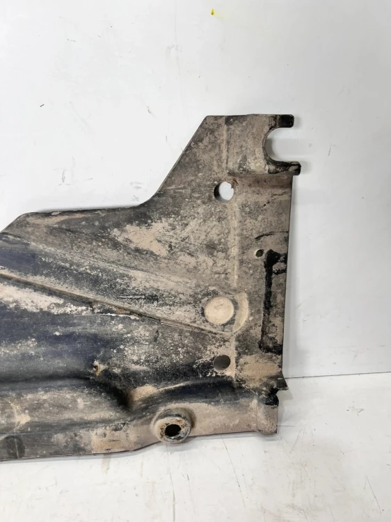 OSŁONA PODWOZIA AUDI A4 B6 B7 PRAWY TYŁ 8E0825216T 104/26
