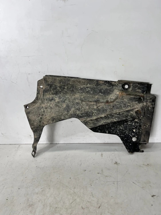 OSŁONA PODWOZIA AUDI A4 B6 B7 PRAWY TYŁ 8E0825216T 104/26