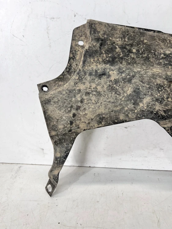 OSŁONA PODWOZIA AUDI A4 B6 B7 PRAWY TYŁ 8E0825216T 104/26