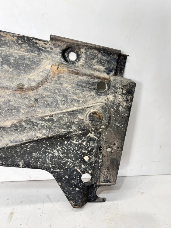 OSŁONA PODWOZIA AUDI A4 B6 B7 PRAWY TYŁ 8E0825216T 104/26
