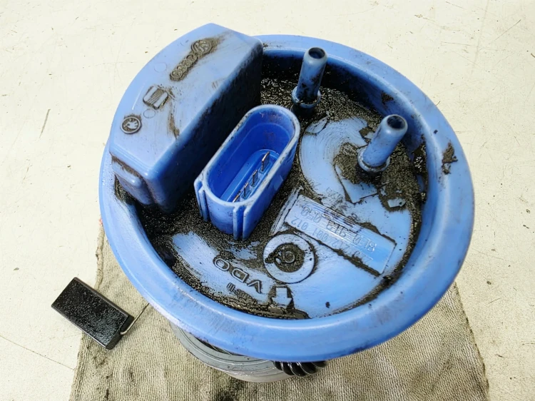 POMPA PALIWA Z BAKU AUDI A3 8L 1.9 TDI 8L0919050