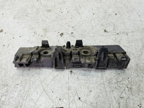 UCHWYT MOCOWANIE LISTWY PRAWY PRZÓD AUDI A6 C8 4K0853922