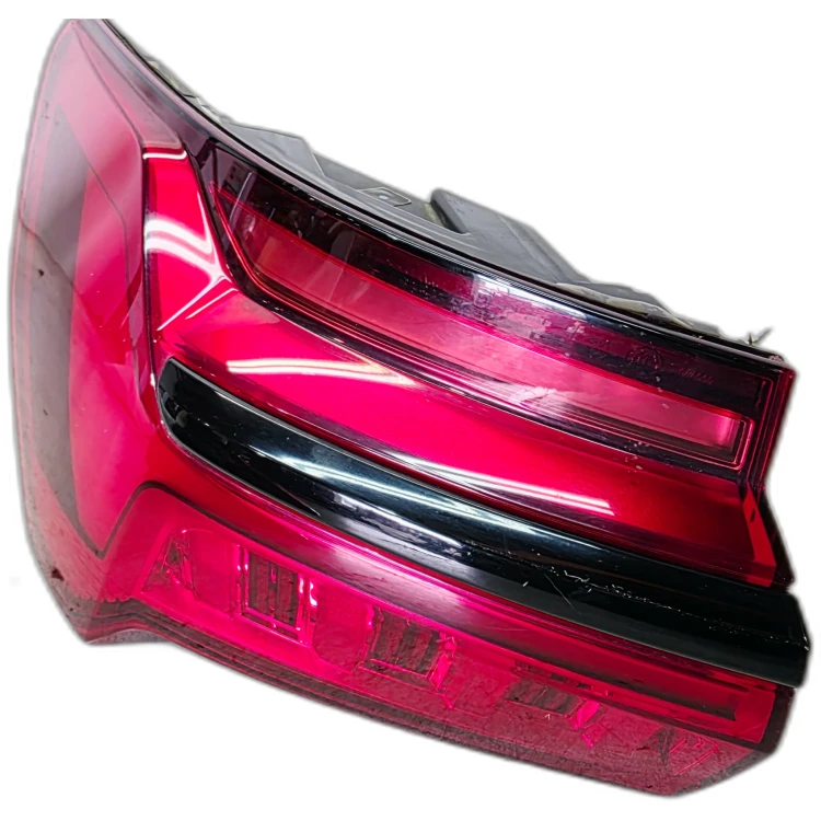 LAMPA LEWY TYŁ W BŁOTNIK LED AUDI A6 C8 SEDAN AVANT 4K5945223A 4K5945091D