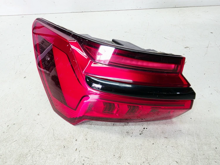 LAMPA LEWY TYŁ W BŁOTNIK LED AUDI A6 C8 SEDAN AVANT 4K5945223A 4K5945091D